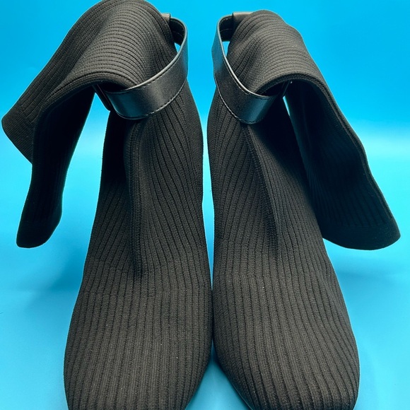 Black Booties w/ Buckle Size 9 NWOT - Picture 7 of 15